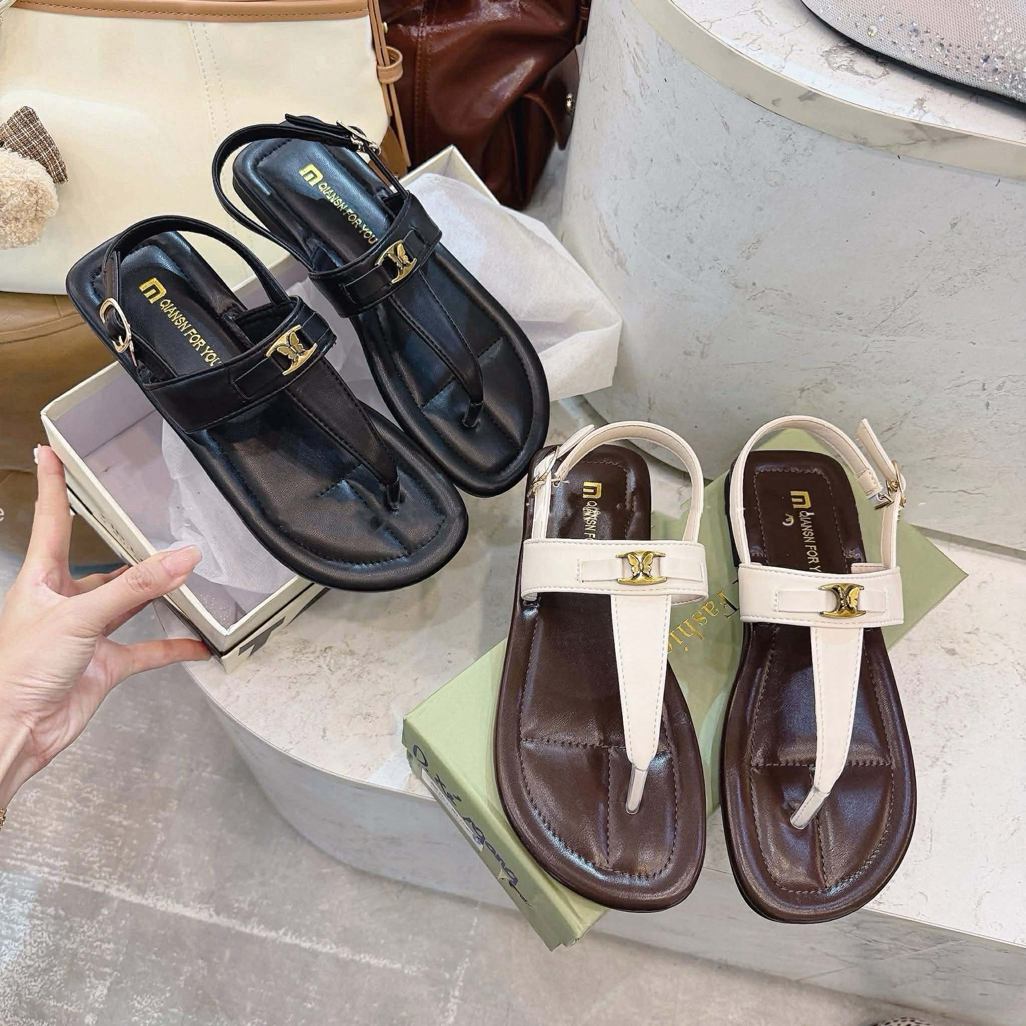 Giày xỏ ngón